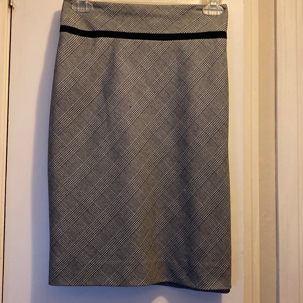 Ladies Glenn watch black and white straight skirt